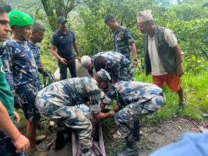 पर्वतको दोबिल्ला–फलेवास सडकमा ट्याक्टर दुर्घटना : दुई जनाको मृत्यु